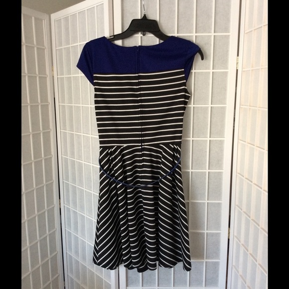 𝅺bcx cap sleeve dress with belt - Picture 2 of 4